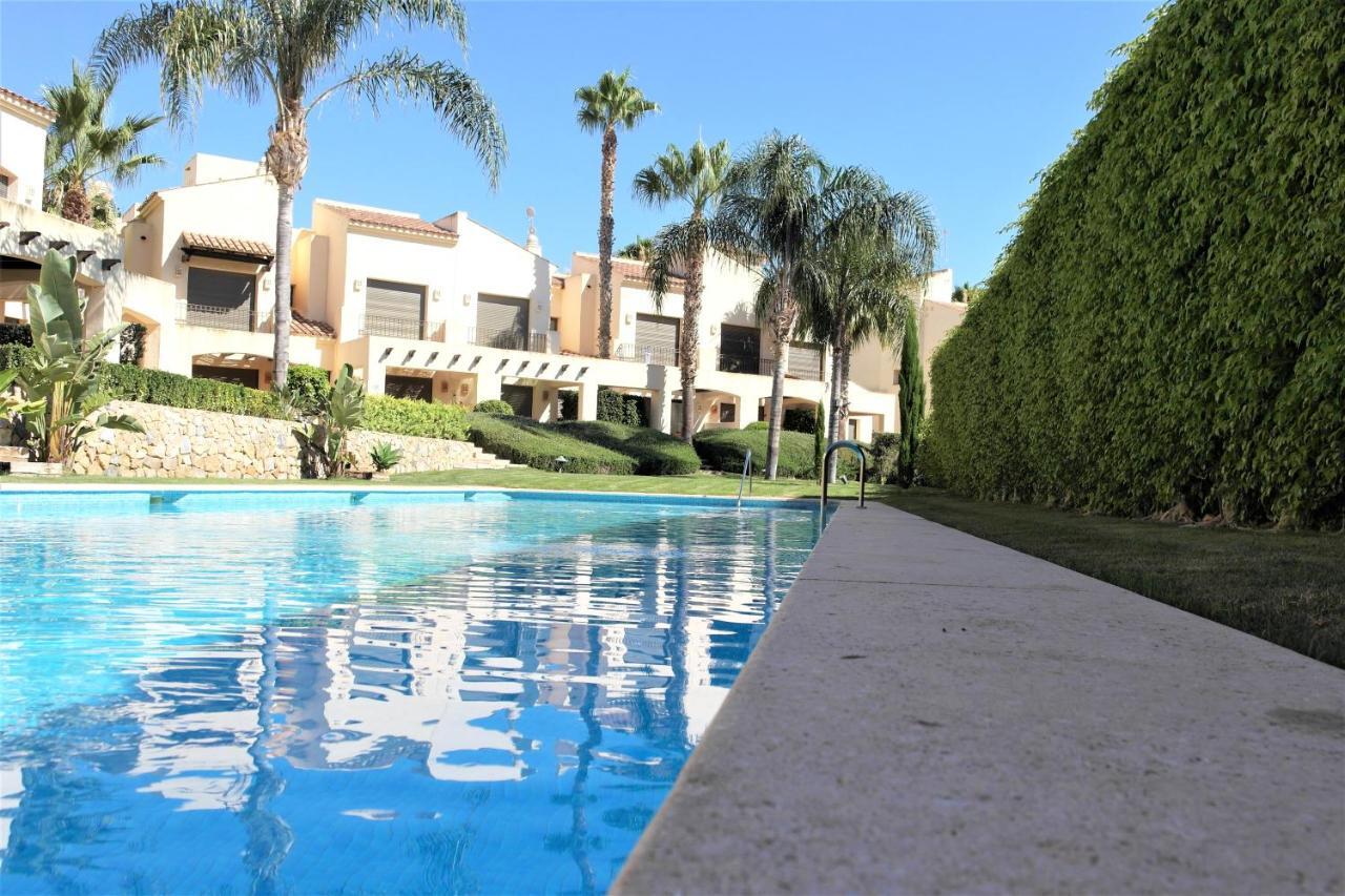 Townhouse Overlooking The Pool *